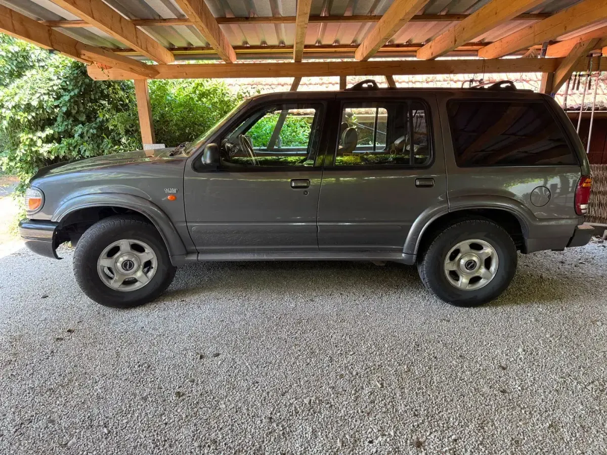Gebraucht Ford Explorer Limited 204 PS (150 kW) 2000 Silber SUV