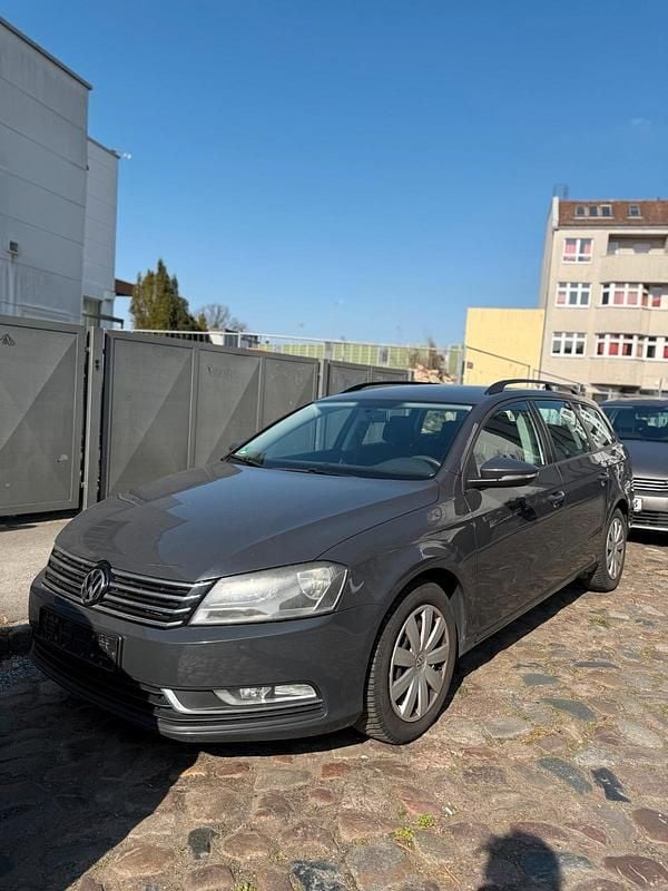 Gebraucht VW Passat 140 PS (102 kW) 2012 Grau Kombi