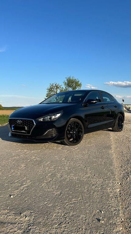 Schwarz Gebraucht 2018 Hyundai i30 Limousine | 13.200 € (Guter Preis) - Bild 1/4