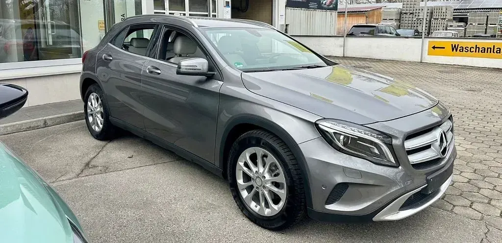 Gebraucht Mercedes GLA220 170 PS (125 kW) 2014 Grau SUV