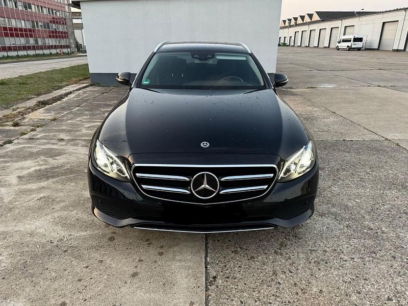 Usado Mercedes E200 AMG 197 HP (144 kW) 2019 Preto Carrinha