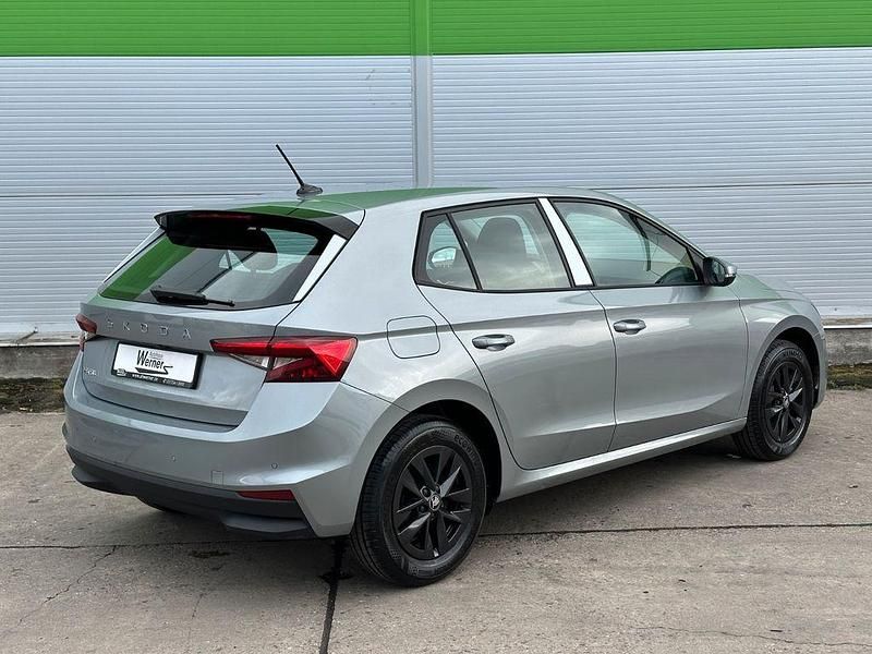 Neu Skoda 105 95 PS (69 kW) 2026 Silber Limousine