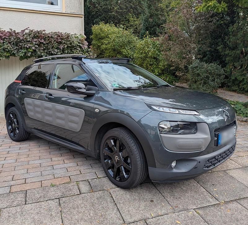 Grau Gebraucht 2015 Citroën C4 Cactus Kleinwagen | 8.399 € (Fairer Preis) - Bild 1/4