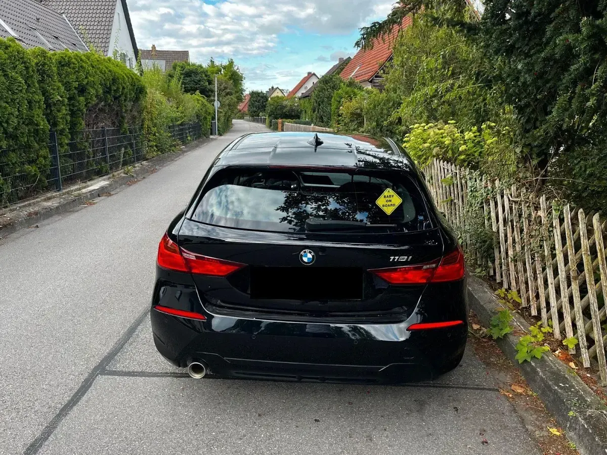 Gebraucht BMW 118 Advantage 140 PS (102 kW) 2020 Schwarz Limousine