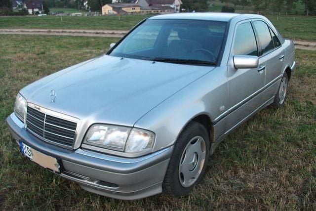 Silber metallic Gebraucht 1998 Mercedes C200 Limousine | 2.200 € (Superpreis) - Bild 1/4