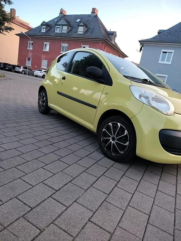 Gelb Gebraucht 2007 Citroën C1 Kleinwagen | 1.050 € (Guter Preis) - Bild 1/4