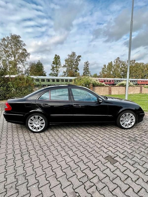 Gebraucht Mercedes E280 Avantgarde 190 PS (139 kW) 2007 Schwarz Limousine