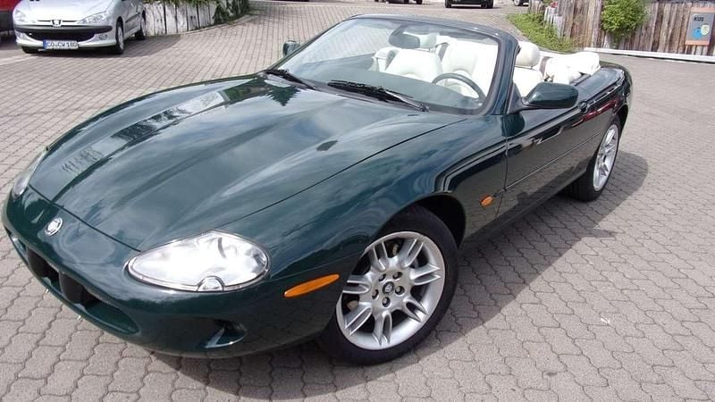 British racing green metallic (metallic) Gebraucht 2002 Jaguar XK8 Cabrio | 13.500 € - Bild 1/4