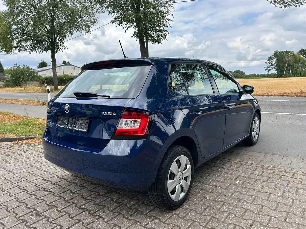 Gebraucht Skoda Fabia Cool Edition 60 PS (44 kW) 2016 Blau Limousine