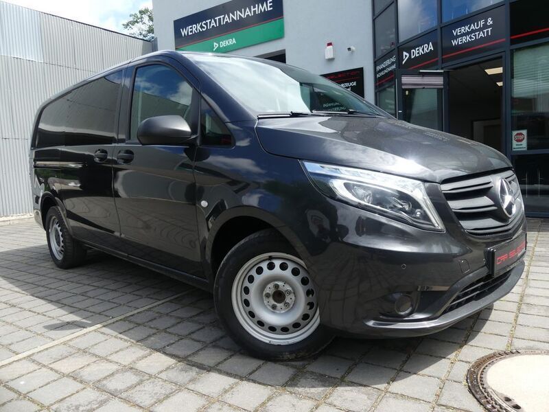Grau Gebraucht 2021 Mercedes Vito Van / Kleinbus | 20.800 € (Superpreis) - Bild 1/4