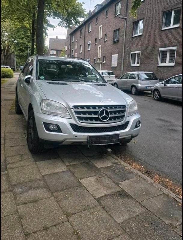 Silber Gebraucht 2010 Mercedes ML350 SUV | 8.400 € (Guter Preis) - Bild 1/4