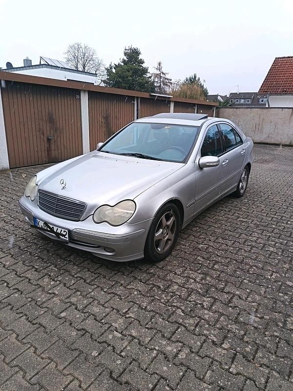 Silber Gebraucht 2003 Mercedes C240 Limousine | 1.800 € (Superpreis) - Bild 1/4