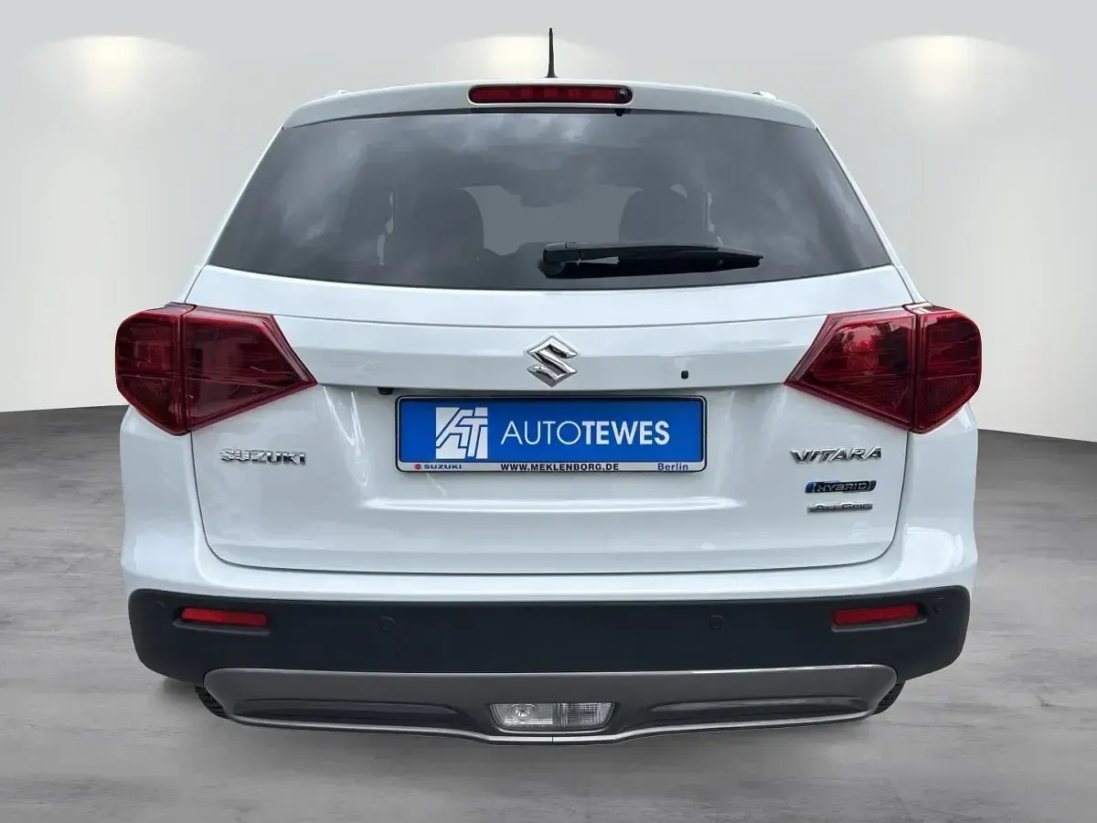 Gebraucht Suzuki Vitara Comfort+ 102 PS (75 kW) 2022 Cool white pearl met. SUV