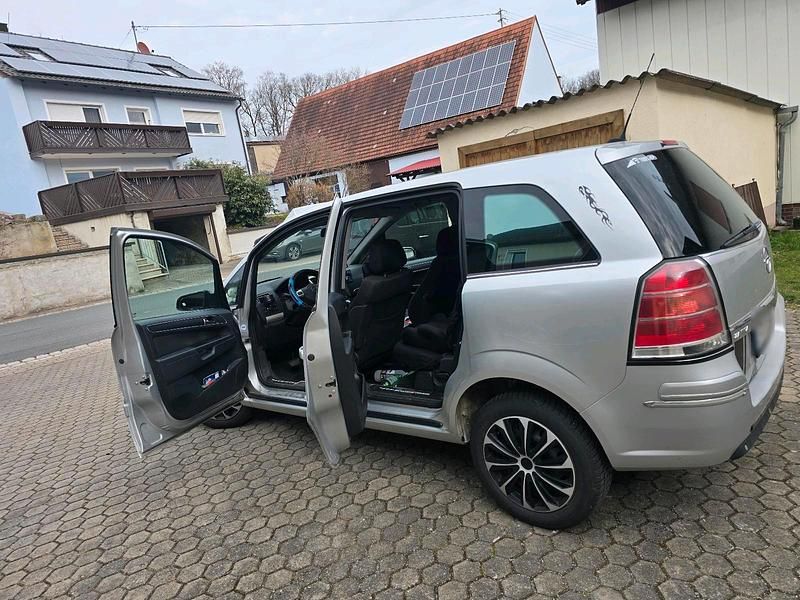 Gebraucht Opel Zafira 150 PS (110 kW) 2008 Silber Van / Kleinbus