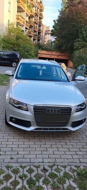 Silber Gebraucht 2010 Audi A4 Ambiente Kombi | 5.900 € (Fairer Preis) - Bild 1/4