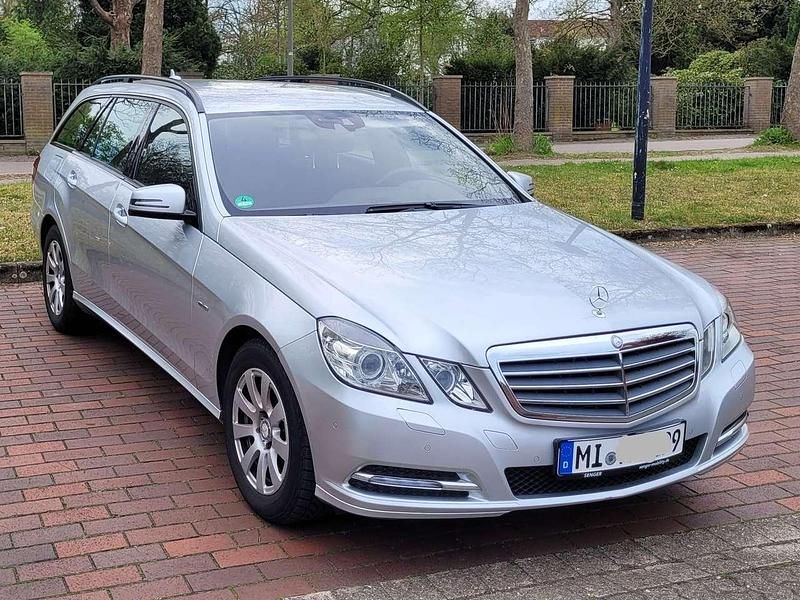 Silber Gebraucht 2010 Mercedes E250 Kombi | 9.400 € (Guter Preis) - Bild 1/4