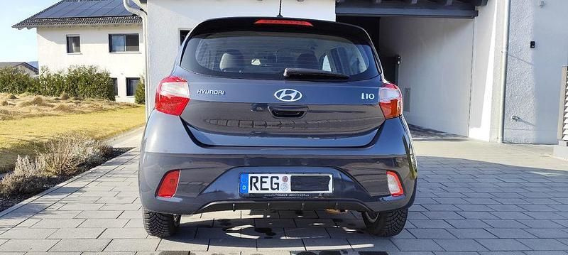 Gebraucht Hyundai i10 Trend 67 PS (49 kW) 2023 Grau Kleinwagen