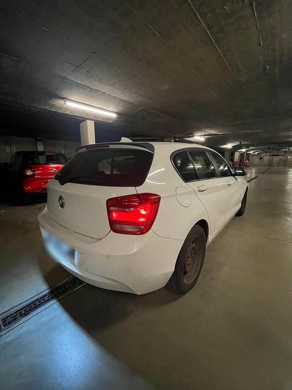 Gebraucht BMW 114 102 PS (75 kW) 2012 Weiß Kleinwagen