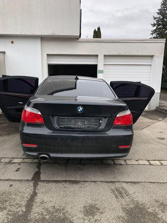 Gebraucht BMW 520 177 PS (130 kW) 2008 Schwarz Limousine