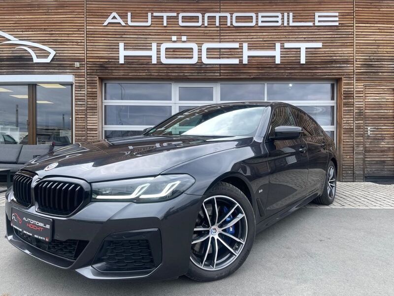 Grau Gebraucht 2023 BMW 520 M Sport Limousine | 44.890 € (Teuer) - Bild 1/4