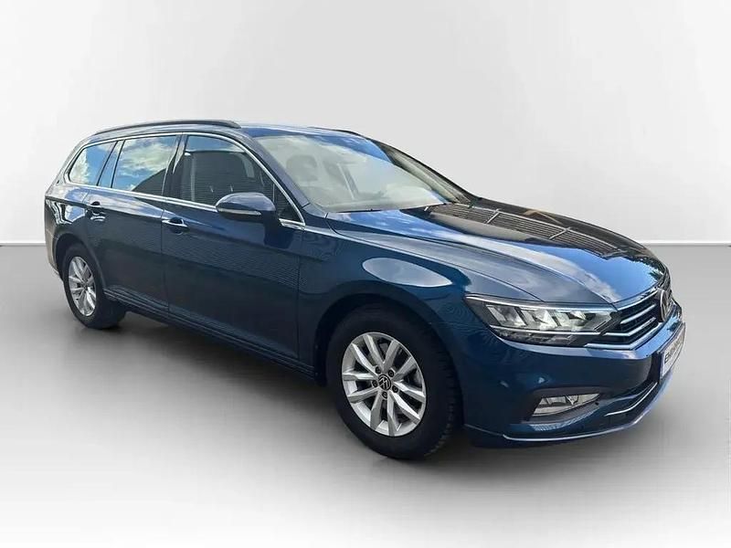 Gebraucht VW Passat Business 150 PS (110 kW) 2022 Blau Kombi