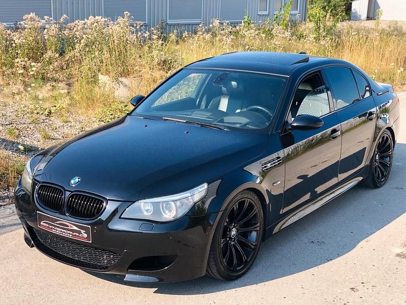 Second-hand BMW M5 Performance 507 CP (372 kW) 2005 Negru Berlinǎ