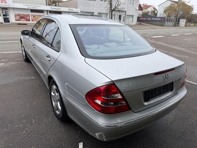Gebraucht Mercedes E220 150 PS (110 kW) 2002 Silber Limousine