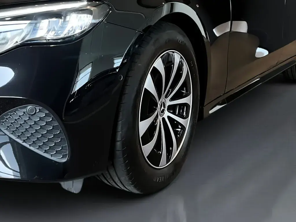 Gebraucht Mercedes E200 Avantgarde 204 PS (150 kW) 2025 Schwarz Limousine