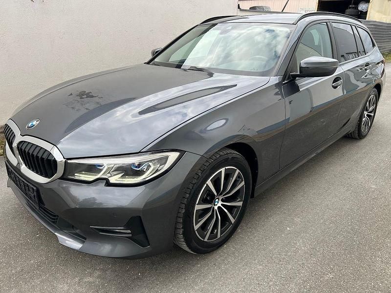 Grau Gebraucht 2022 BMW 320 Sport Line Kombi | 18.499 € (Fairer Preis) - Bild 1/4