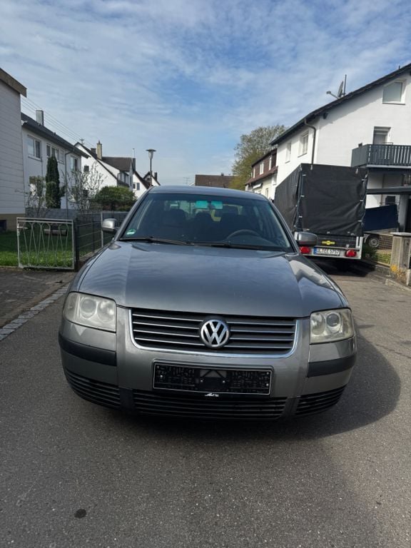 Silber Gebraucht 2003 VW Passat Limousine | 1.100 € (Superpreis) - Bild 1/4