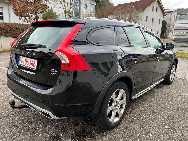 Gebraucht Volvo V60 CC Summum 190 PS (139 kW) 2016 Schwarz Kombi