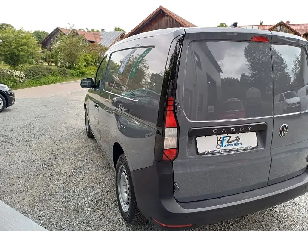 Gebraucht VW Caddy Basis 102 PS (75 kW) 2025 Grau Van / Kleinbus