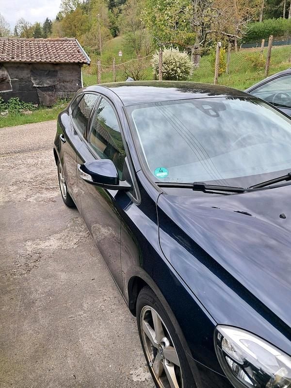 Gebraucht Volvo V40 120 PS (88 kW) 2016 Blau Limousine