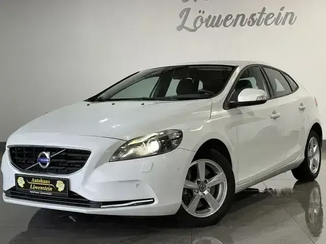 Gebraucht Volvo V40 Kinetic 120 PS (88 kW) 2016 Weiß Limousine