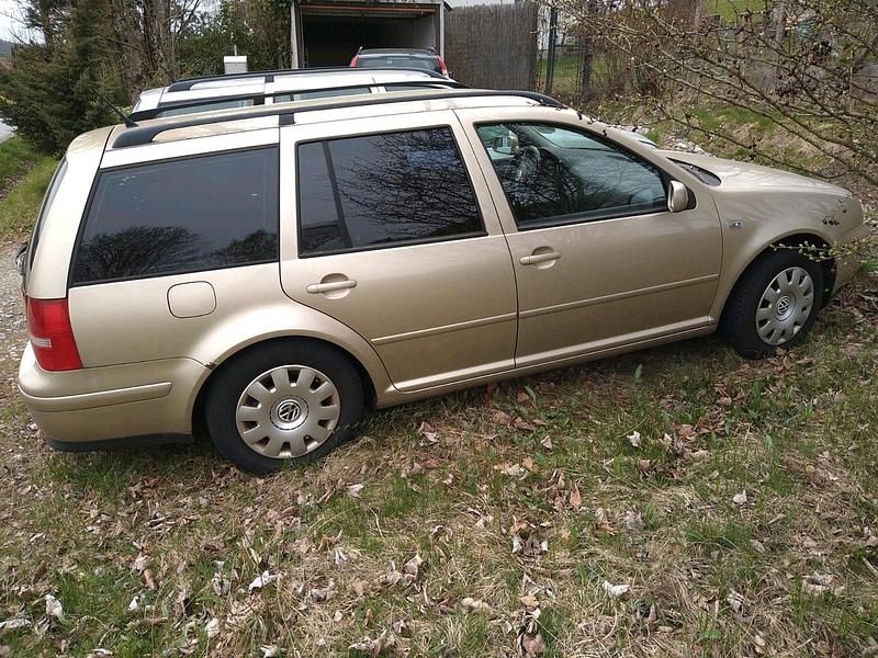 Gebraucht VW Golf IV 101 PS (74 kW) 2003 Gold Kombi