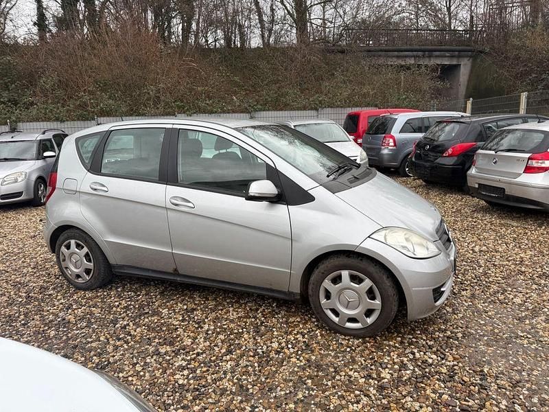 Gebraucht Mercedes A180 Avantgarde 109 PS (80 kW) 2010 Grau Van / Kleinbus