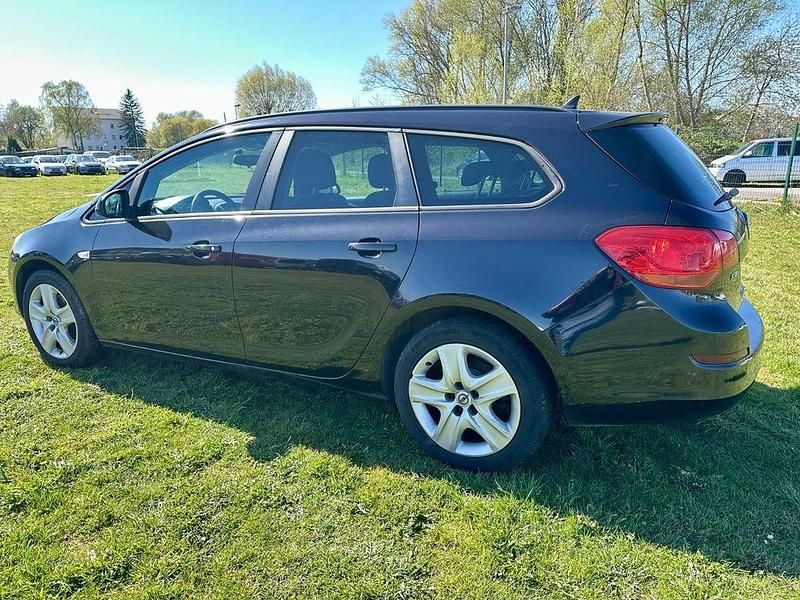 Gebraucht Opel Astra Design Edition 110 PS (80 kW) 2011 Schwarz Kombi
