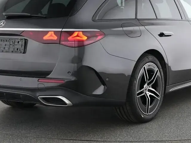 Gebraucht Mercedes E220 AMG line 197 PS (144 kW) 2025 Lack graphitgrau Kombi