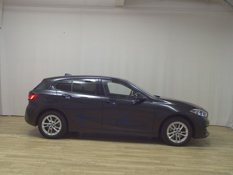 Schwarz Gebraucht 2020 BMW 118 Sport Line Kleinwagen | 17.980 € (Superpreis) - Bild 1/4