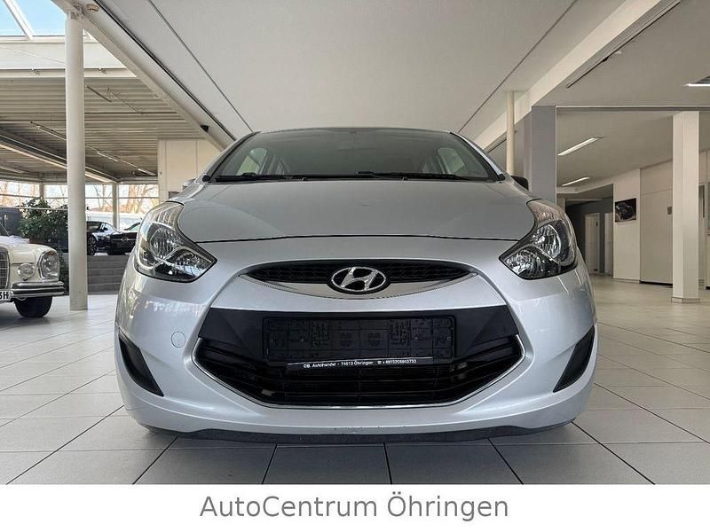 Gebraucht Hyundai ix20 Classic 90 PS (66 kW) 2011 Silber Kleinwagen