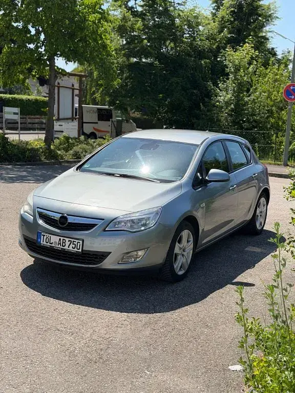 Gebraucht Opel Astra 179 PS (131 kW) 2010 Silber Limousine