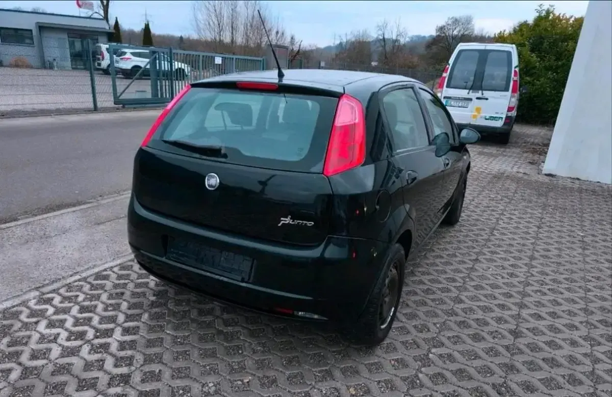 Gebraucht Fiat Punto 77 PS (56 kW) 2009 Schwarz Kleinwagen