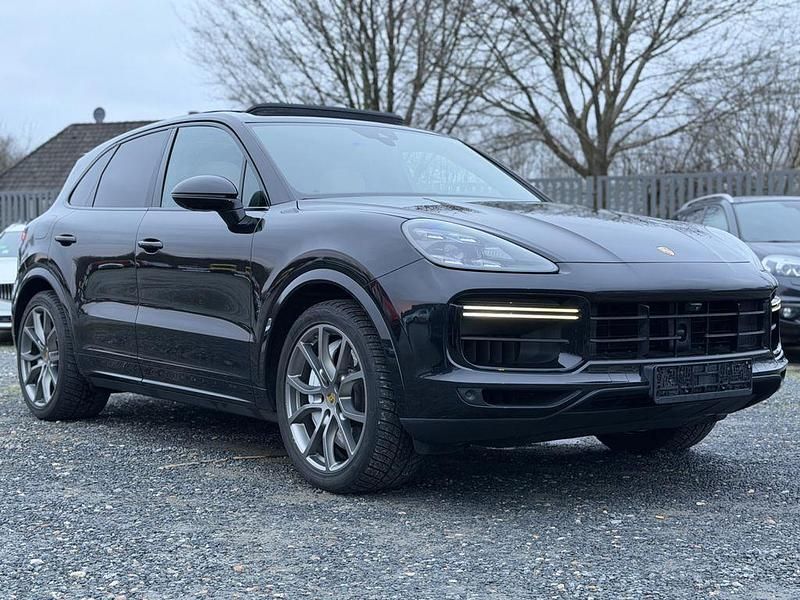 Gebraucht Porsche Cayenne Turbo Chrono 549 PS (403 kW) 2018 Schwarz SUV