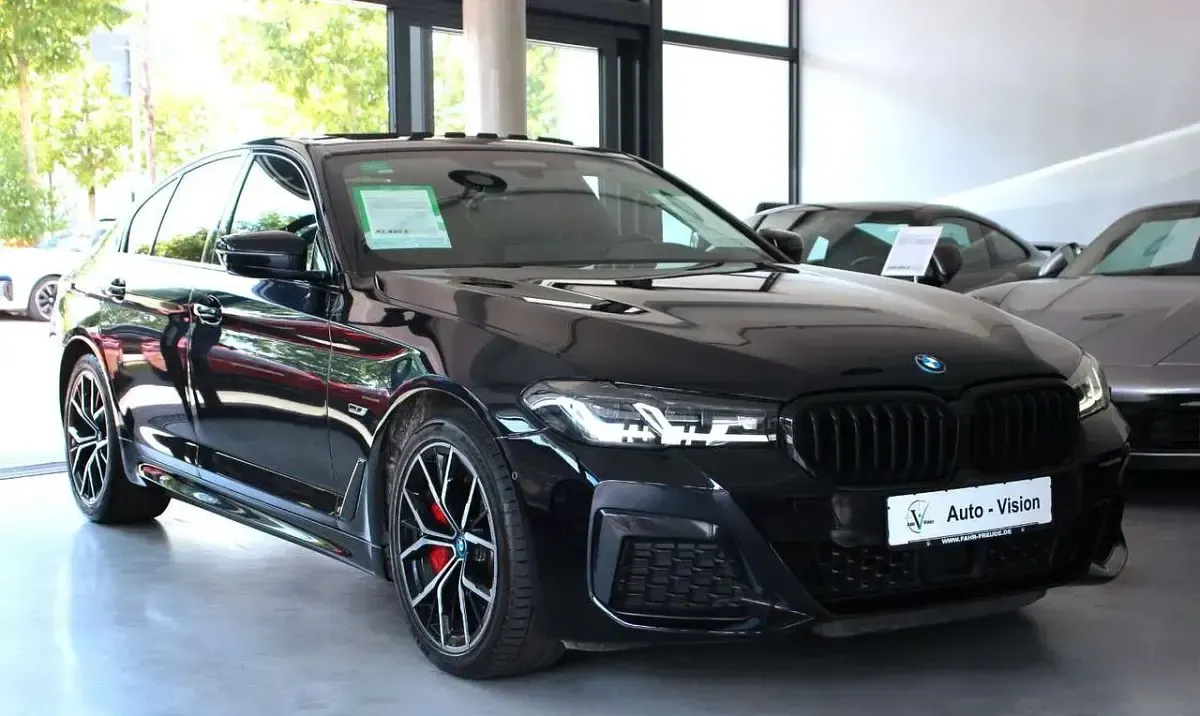 Gebraucht BMW 545e M Sport 394 PS (289 kW) 2023 Schwarz Limousine