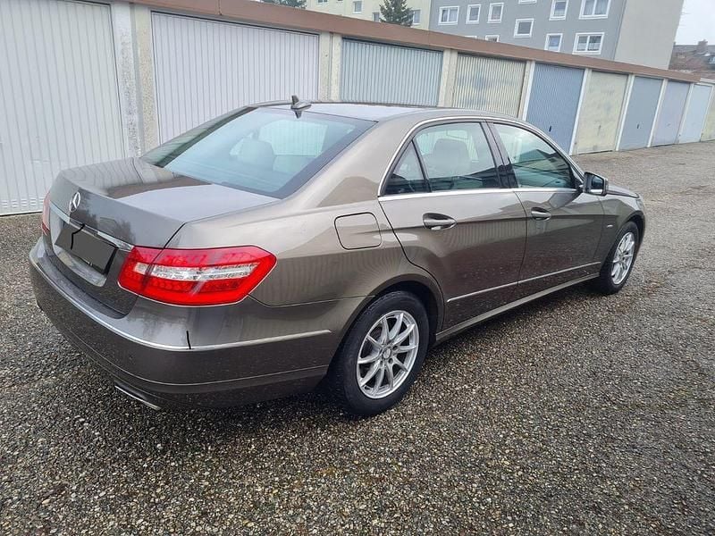 Gebraucht Mercedes E300 Avantgarde 231 PS (169 kW) 2012 Grau Limousine