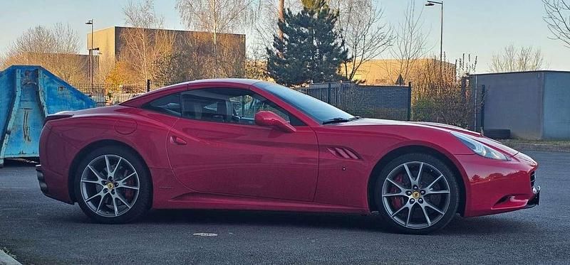 Gebraucht Ferrari California 460 PS (338 kW) 2011 Rot Cabrio