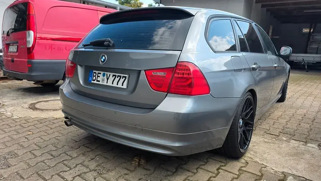 Gebraucht BMW 318 143 PS (105 kW) 2010 Grau Kombi