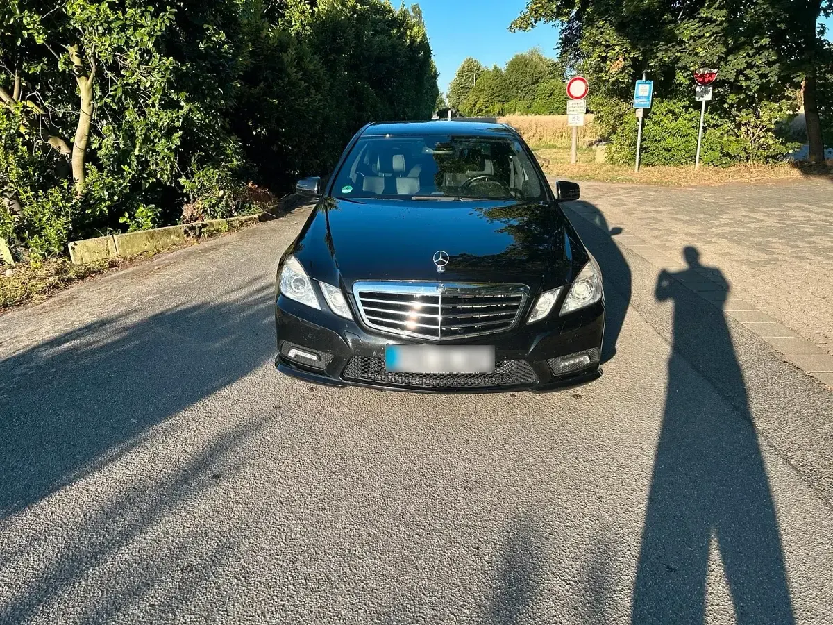 Gebraucht Mercedes E300 231 PS (169 kW) 2011 Schwarz Limousine