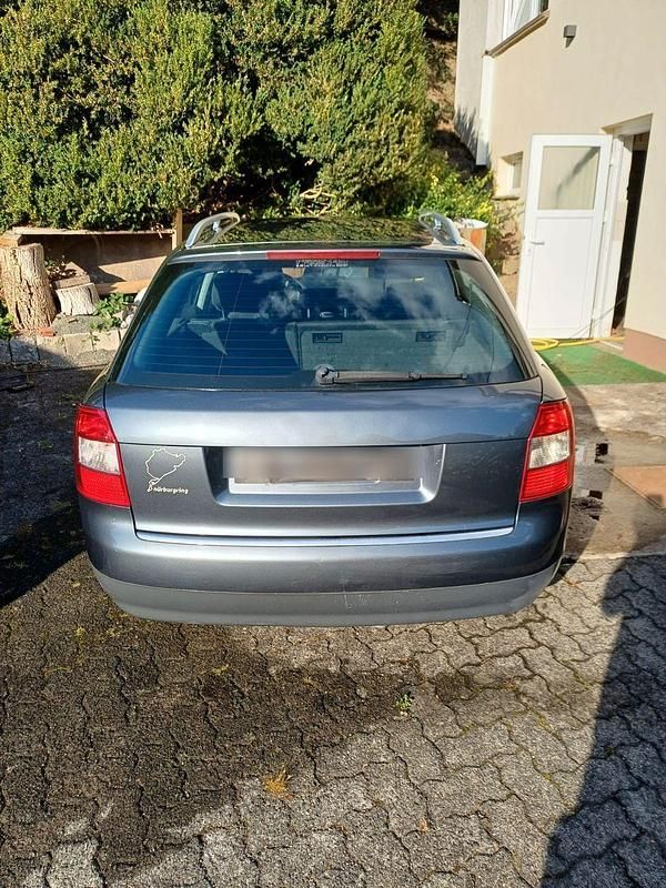 Grau Gebraucht 2003 Audi A4 Performance Kombi | 1.590 € (Superpreis) - Bild 1/4