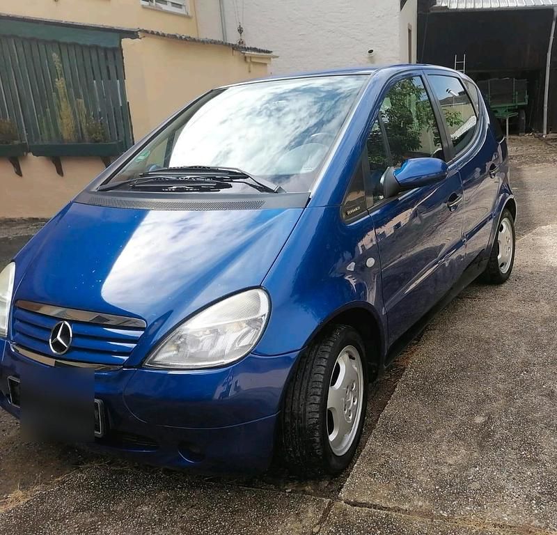 Blau Gebraucht 2000 Mercedes A140 Kleinwagen | 1.500 € - Bild 1/4